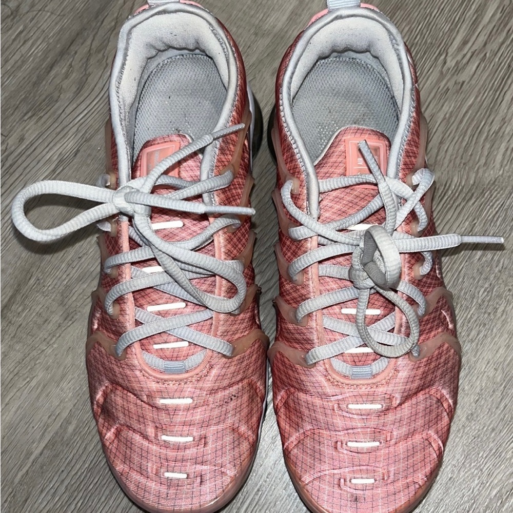 WMNS AIR VAPORMAX PLUS size 7.5